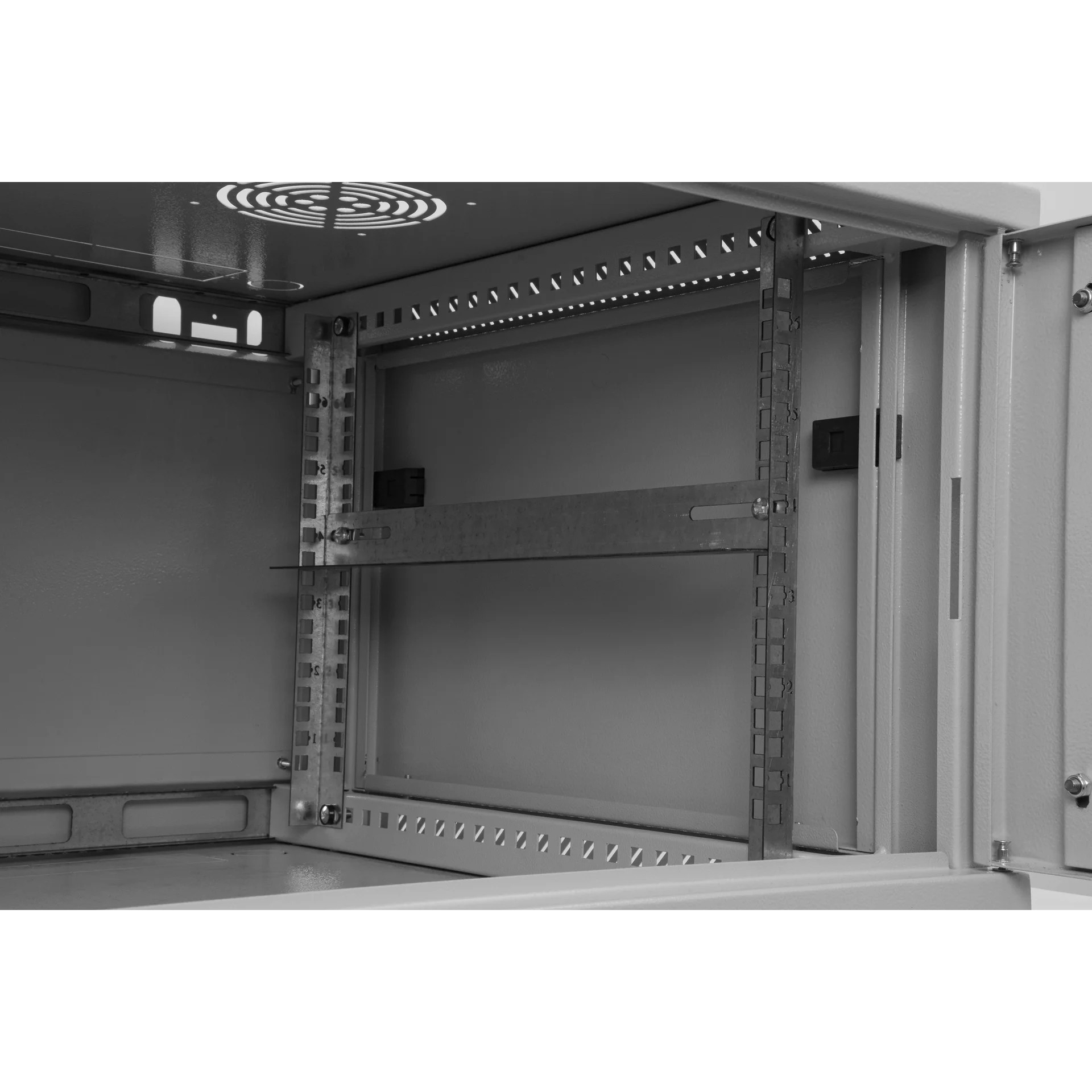 SNR-TWC-6-SF-R-MD Шкаф телекоммуникационный настенный 6U, 600х600х370 (ШхГхВ) (металлическая дверь) SNR-TWC-6-SF-R-MD Шкаф телекоммуникационный настенный 6U, 600х600х370 (ШхГхВ) (металлическая дверь)