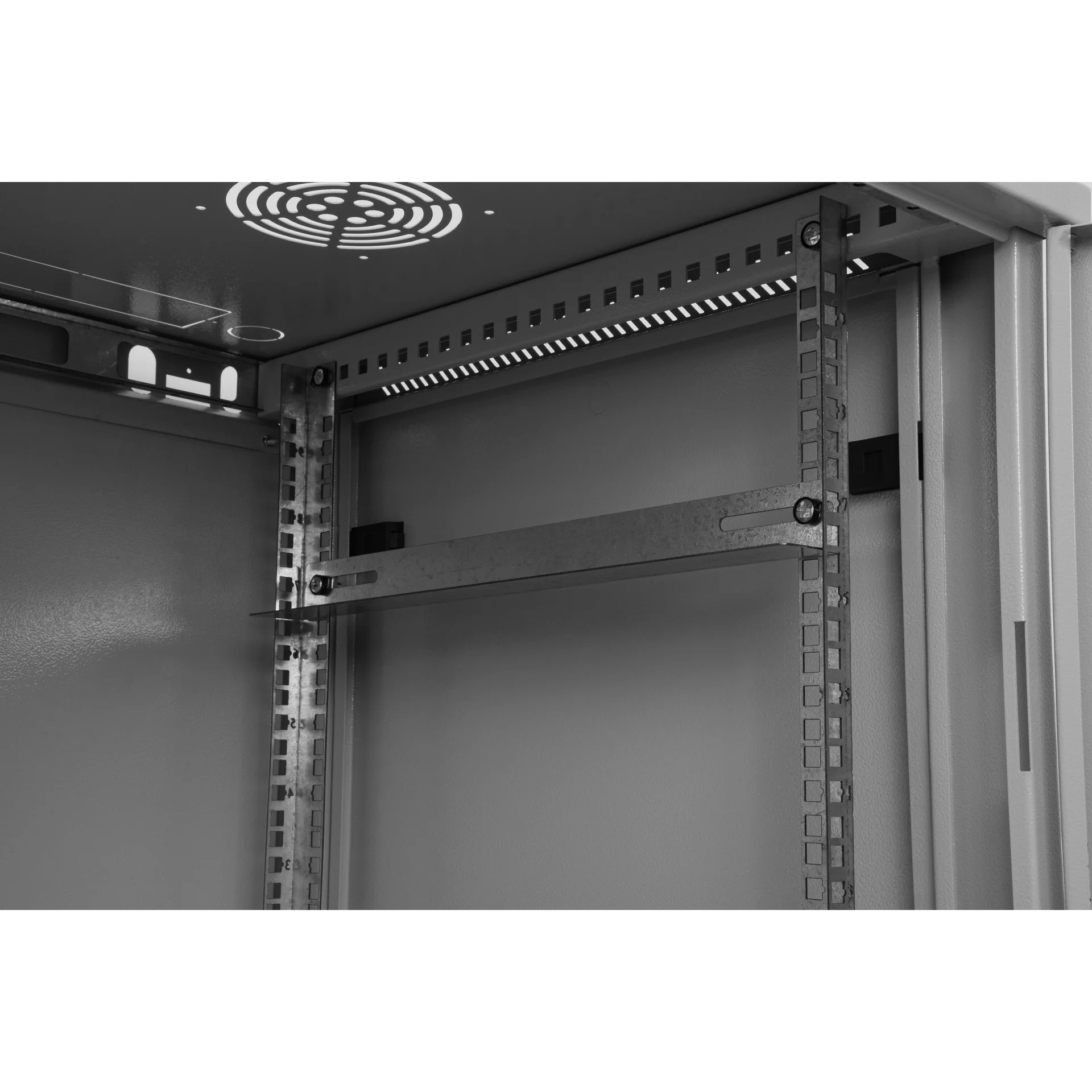 SNR-TWC-9-SF-R-MD Шкаф телекоммуникационный настенный 9U, 600х600х500 (ШхГхВ) (металлическая дверь) SNR-TWC-9-SF-R-MD Шкаф телекоммуникационный настенный 9U, 600х600х500 (ШхГхВ) (металлическая дверь)